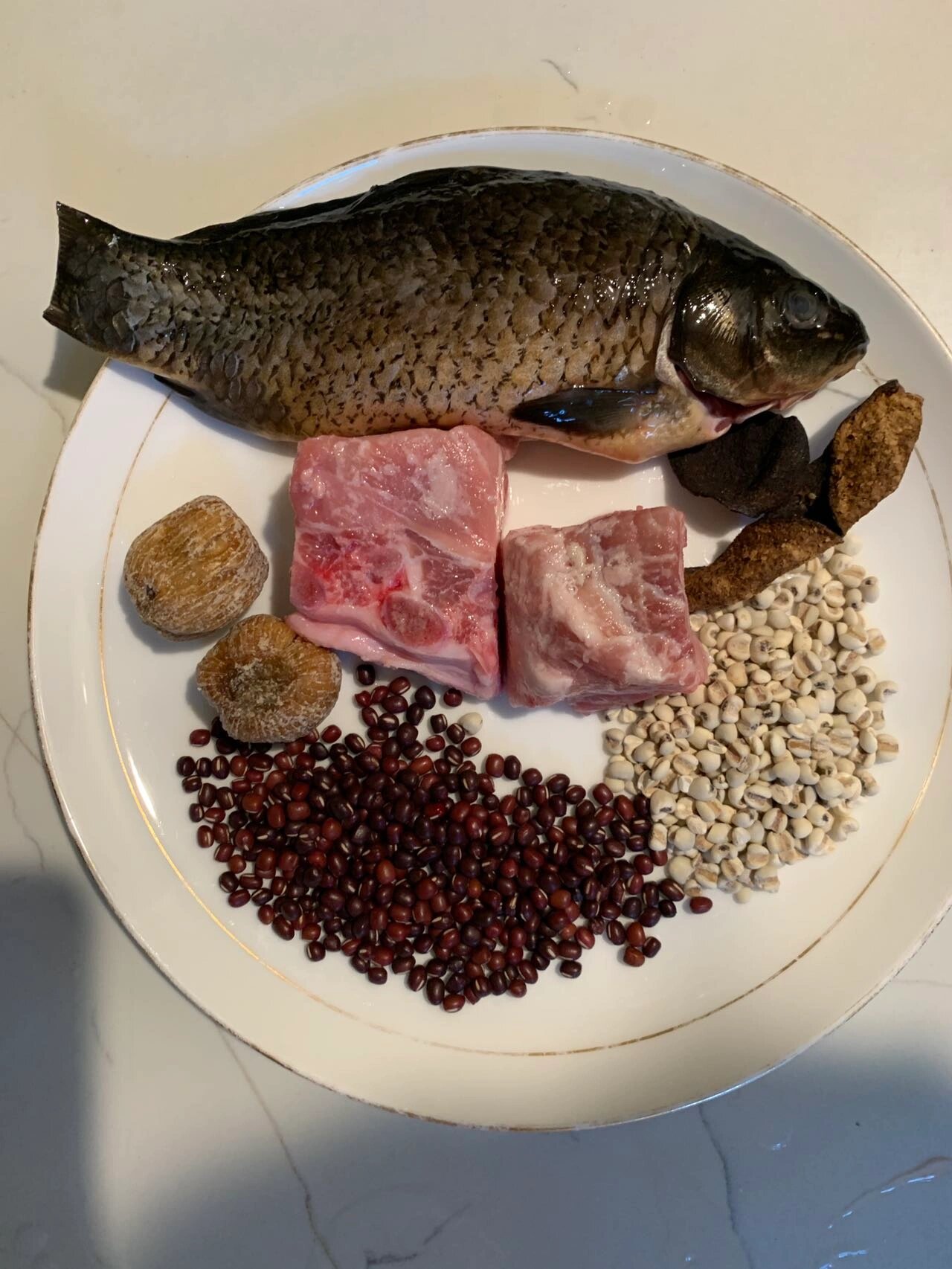 健脾祛湿鲫鱼汤的做法